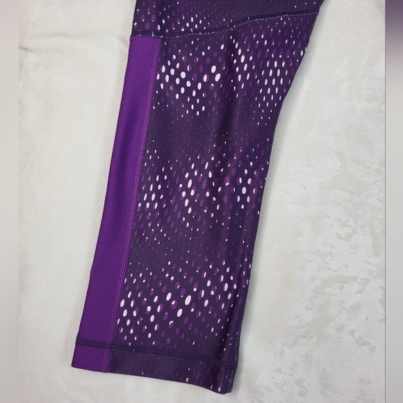 UNDER Armor Compression Heat Gear Purple Leggings. Large - Picture 5 of 10